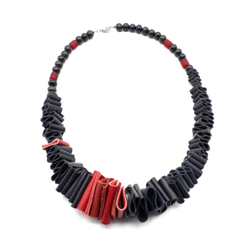 Rode vouw ketting € 44,95